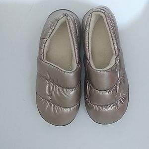 RockDove Champagne Camper Puffer Slippers